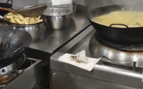山东一酒店奇葩制度：哪个菜吃剩的多，就处罚出品厨师，被厨友喷爆了